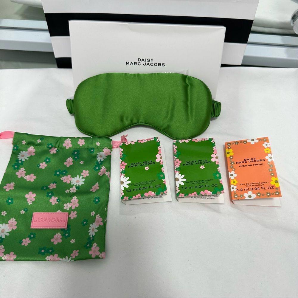 Marc Jacobs Eye Mask and Pouch